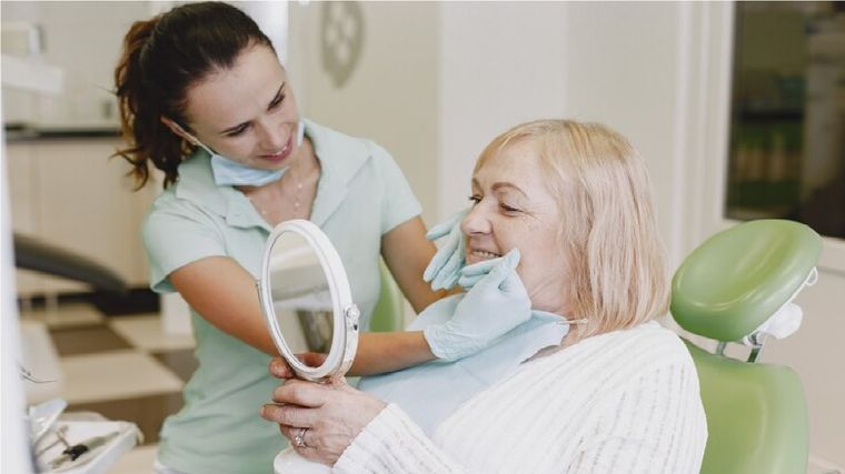 Todos los detalles sobre el servicio que ofrece la obra social para odontología. Foto: Freepik