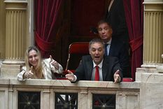 Manuel Adorni y Karina Milei en el Congreso