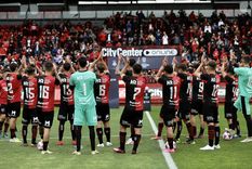 La Reserva de Newells ante su gente. El partido fue suspendido. Foto: Newells Juveniles