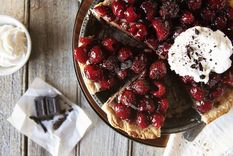 tarta de chocolate y frutos rojos. Foto: Pass The Sushi (passthesushi.com)