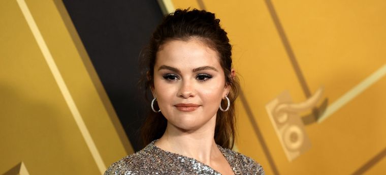 La actriz Selena Gómez lanzó su línea de cocina con la firma Our Place. Foto: LOS40