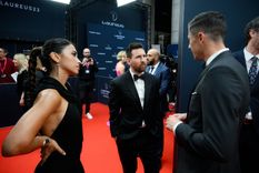 Antonela, Messi y Lewandowski en los Laureus Foto: Mundo Deportivo Antonela, Messi y Lewandowski en los Laureus Foto: Mundo Deportivo