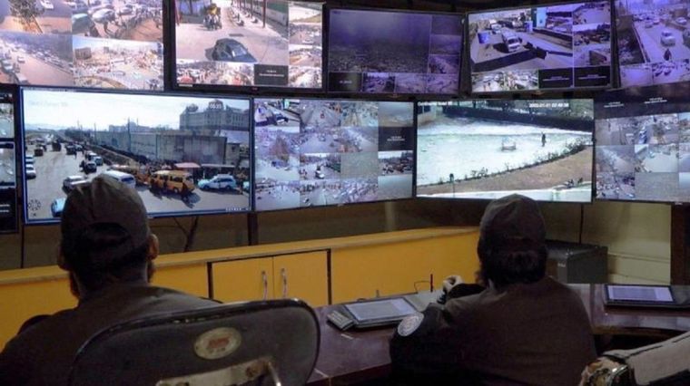 Miles de cámaras vigilan los movimientos de los habitantes de Kabul. Foto: BBC Mundo