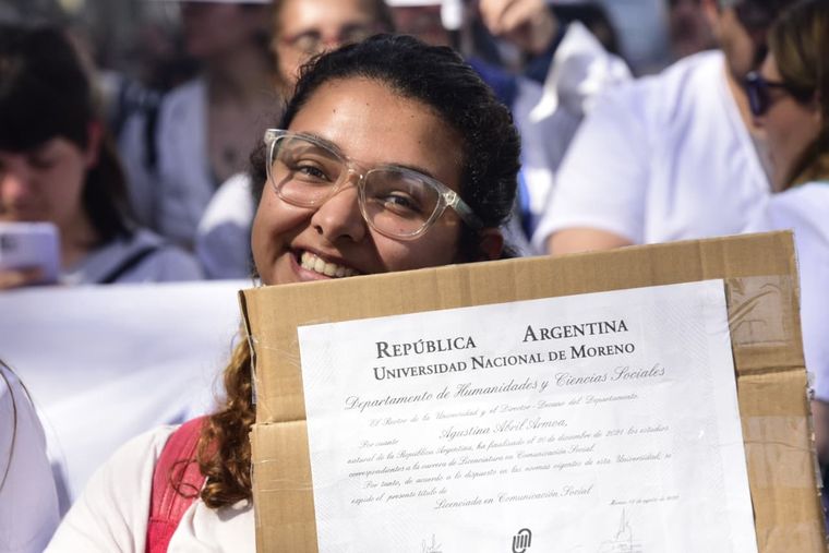 Cartel con el título en la marcha federal universitaria