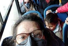 Hacinados Los usuarios comparten en las redes algunas fotos indignantes.