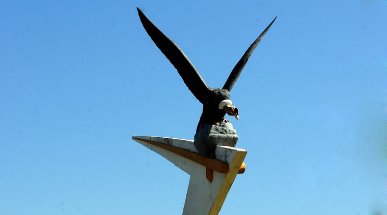 Marcelino Iglesias dijo que llamará a concurso para la restauración del monumento al Cóndor. Foto: ALF PONCE / MDZ
