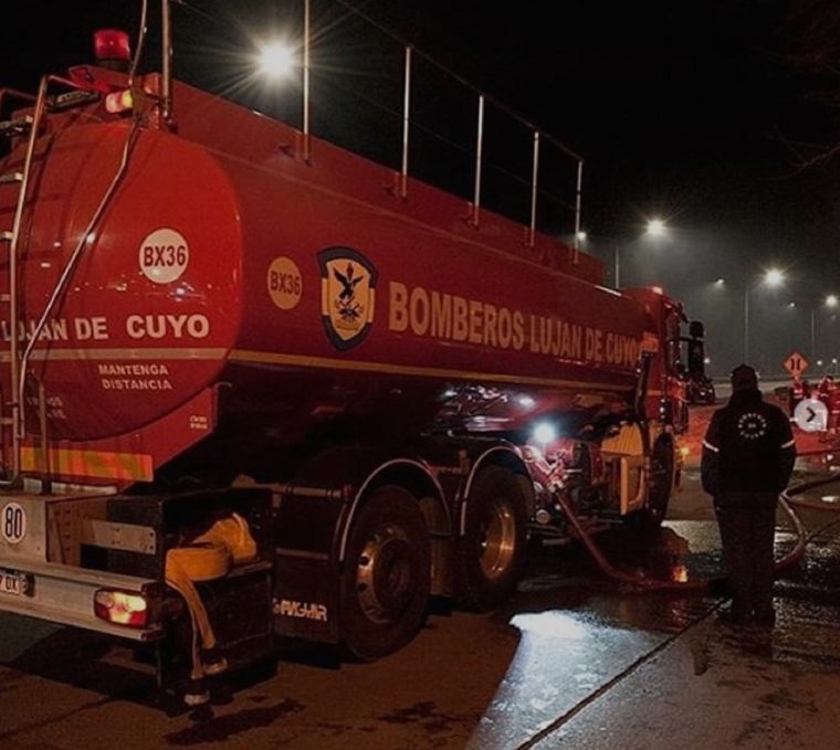 Imagen ilustrativa. Los bomberos trabajaron intensamente para controlar las llamas en el cotillón de Luján de Cuyo. Foto: Archivo MDZ