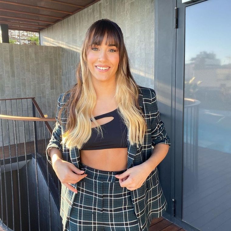 Aitana nos presenta sus looks urbanos con el típico estampado a cuadros Foto: Instagram