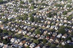 El suburbio estadounidense es el epítome de nuestra búsqueda de privacidad.