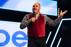 la increible arenga del dueno de generacion zoe al equipo de espanol en el vestuario: ?si ganan 2-0 se llevan?? la increible arenga del dueno de generacion zoe al equipo de espanol en el vestuario: ?si ganan 2-0 se llevan??