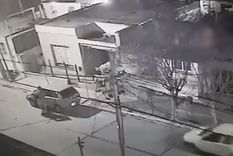 video: asi roban un auto empujandolo por la calle