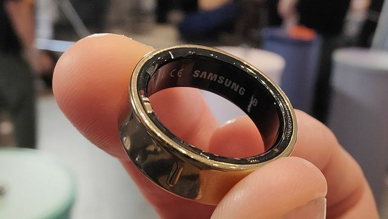 Samsung investiga el caso del Galaxy Ring que se hinchó y quedó atrapado en el dedo de un usuario. Samsung investiga el caso del Galaxy Ring que se hinchó y quedó atrapado en el dedo de un usuario.