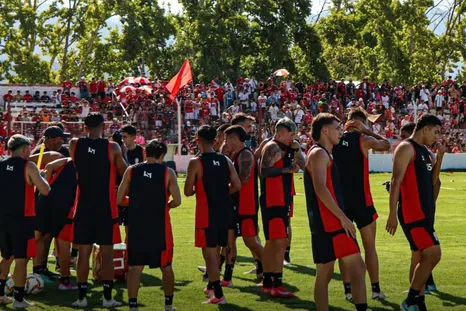 El inicio de la pretemporada de Huracán Las Heras a puertas abiertas. El inicio de la pretemporada de Huracán Las Heras a puertas abiertas.