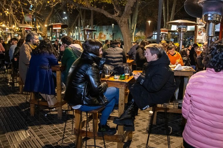 La calle Arístides Villanueva, uno de los polos gastronómicos de Mendoza Foto: Santiago Tagua/MDZ