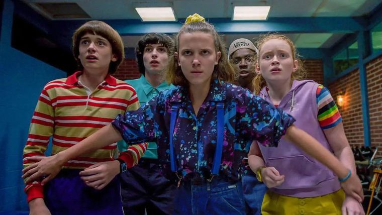 Parte del gran elenco de Stranger Things para Netflix. Parte del gran elenco de Stranger Things para Netflix.
