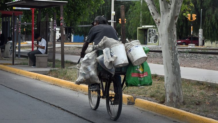 Durante el 2023, más de la mitad de los mendocinos no pudo cubrir las necesidades básicas para vivir. Foto: ALF PONCE MERCADO / MDZ