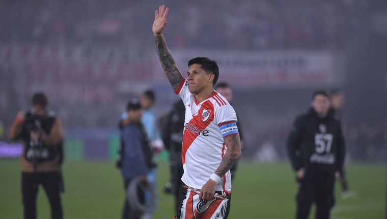 El mendocino recibió el cariño de los hinchas. Foto: Télam
