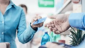 Mientras el crédito comercial y el consumo se contrae, los préstamos con garantía real continuaron creciendo. Mientras el crédito comercial y el consumo se contrae, los préstamos con garantía real continuaron creciendo.