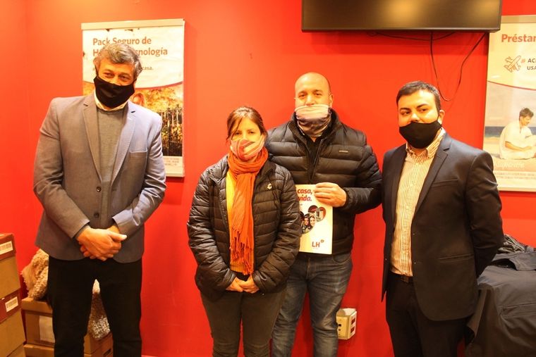 El intendente Daniel Orozco, Fernanda de Mirábile, Mariano Mirábile y el secretario de Obras de Las Heras, Francisco Lo Presti.