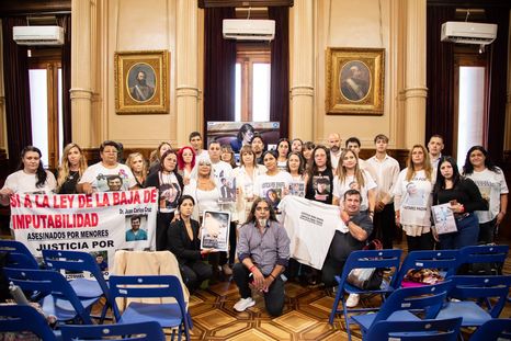 Patricia Bullrich, junto a familiares de víctimas del delito&nbsp;
