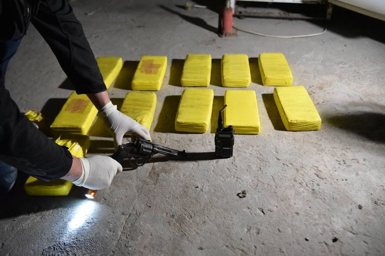 Los panes de cocaína que secuestraron en el operativo.