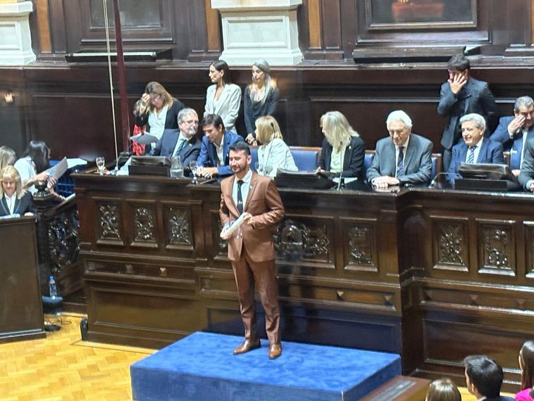 Los legisladores electos cumplimentaron el trámite de La Junta Electoral bonaerense como paso previo a la jura de sus bancas.. Los legisladores electos cumplimentaron el trámite de La Junta Electoral bonaerense como paso previo a la jura de sus bancas..