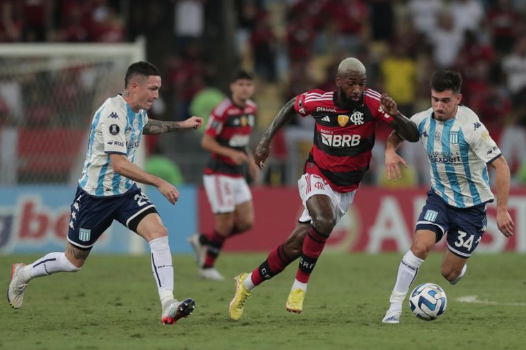 El tremendo calendario que deberán afrontar Racing y Flamengo previo al cruce por Copa Libertadores. Foto: EFE