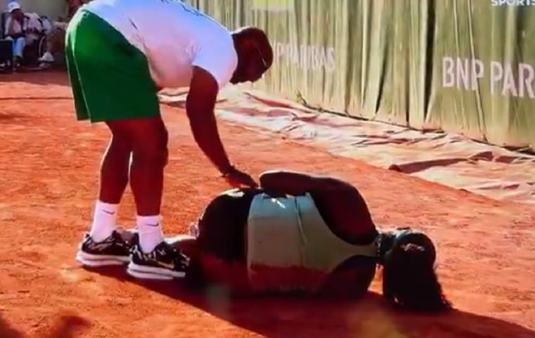El momento que generó preocupación en Roland Garros.