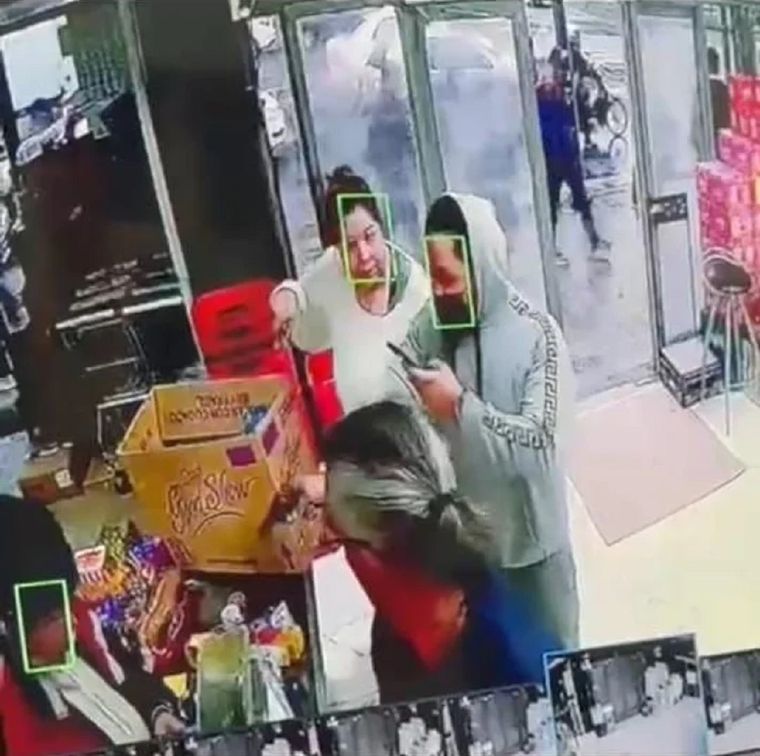 Un atacante encapuchado baleó a una empleada de un supermercado chino en La Plata Foto: NA