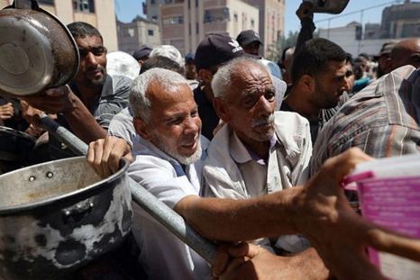 La población civil palestina de Gaza ha sufrido el fuego israelí en los centros de distribución de ayuda humanitaria.