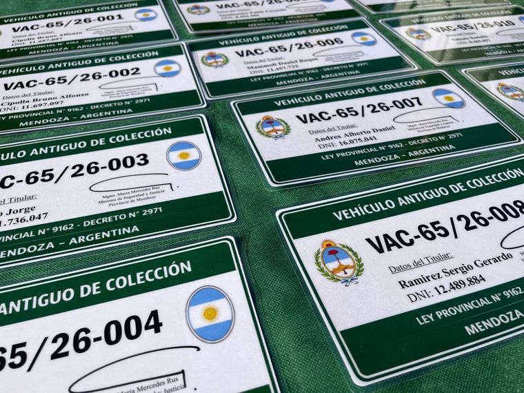 Mendoza comenzó a entregar las primeras patentes para vehículos históricos y se convirtió en la primera provincia del país con un registro oficial. Mendoza comenzó a entregar las primeras patentes para vehículos históricos y se convirtió en la primera provincia del país con un registro oficial.