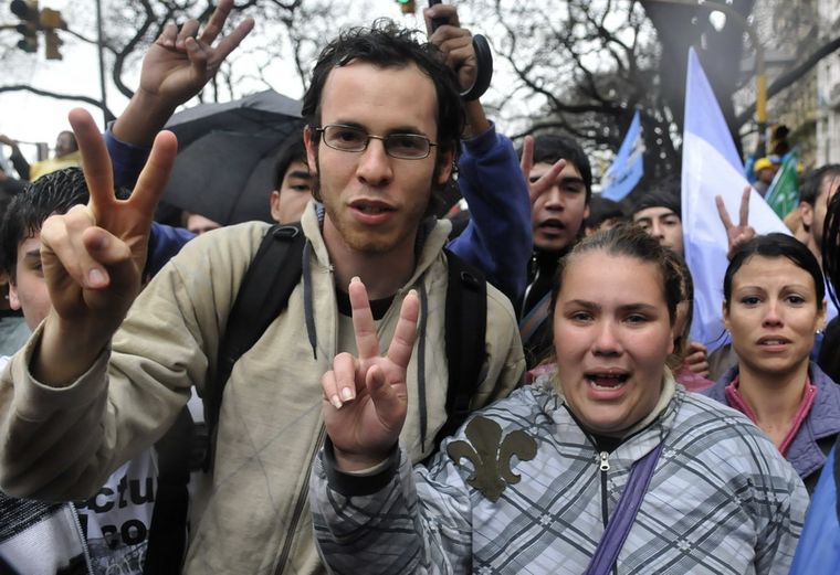 Mendocinos que viajaron a la capital para participar de las exequias. Foto: Pachy Reynoso / MDZ