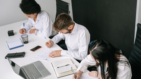 El trabajo debe ser protegido, garantizando la dignidad humana, señaló el Papa Francisco en su encíclica Laboren Excercens. El trabajo debe ser protegido, garantizando la dignidad humana, señaló el Papa Francisco en su encíclica Laboren Excercens.