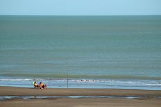 En este pueblo, las playas largas y la pendiente suave permiten disfrutar el mar con tranquilidad durante todo el verano. &nbsp;