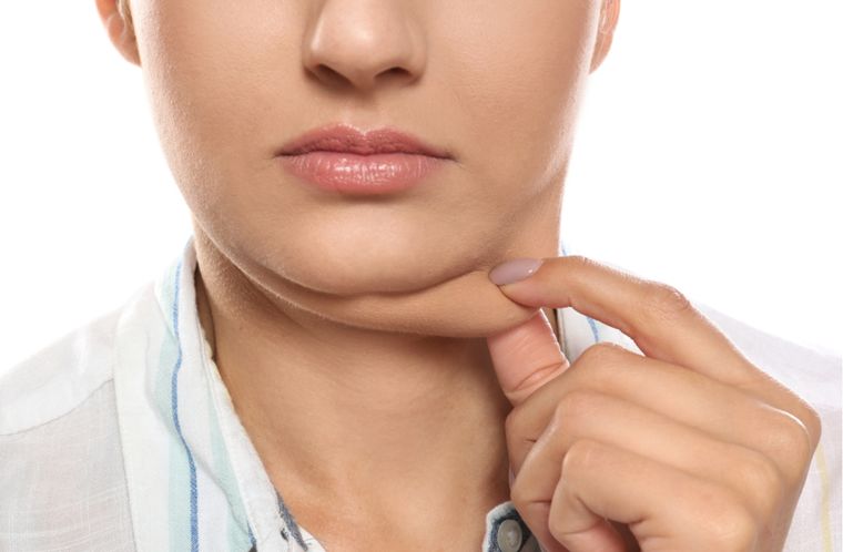 Dile adiós a tus rollitos con este ejercicio Foto: shutterstock