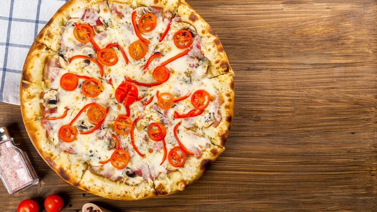 Un pan y la masa de pizza sin gluten, y fáclies para hacer en casa: las recetas especiales de hoy.