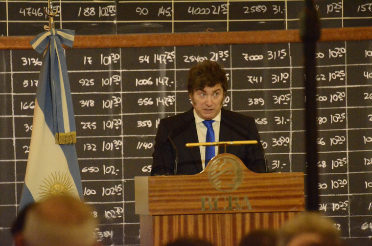 Javier Milei en la bolsa de comercio. Javier Milei en la bolsa de comercio.