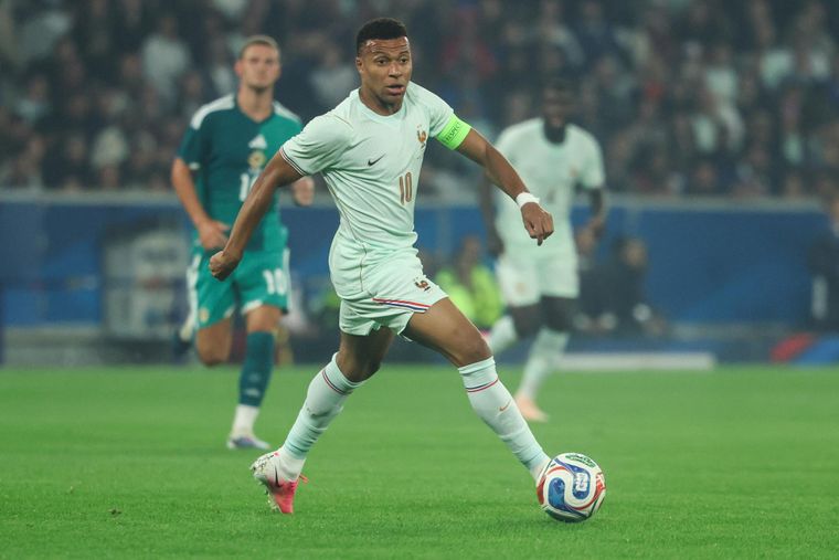 Crece la controversia en torno a Mbappé a días del Mundial. Crece la controversia en torno a Mbappé a días del Mundial. 