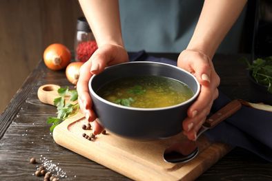 MDZol | Esta receta de caldo de huesos no debe faltar en tu dieta. Foto: Archivo