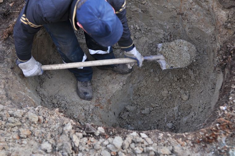 Arqueólogos investigan el hallazgo del tesoro medieval descubierto por un hombre en las afueras de Estocolmo.