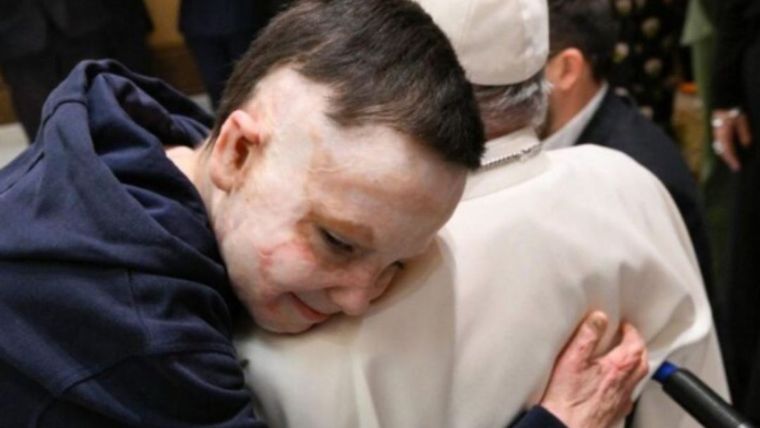 El desgarrador testimonio de un niño ucraniano ante el Parlamento europeo. El desgarrador testimonio de un niño ucraniano ante el Parlamento europeo.