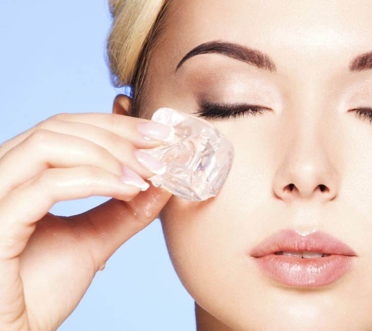 ¡En un abrir y cerrar de ojos! elimina las ojeras con hielo