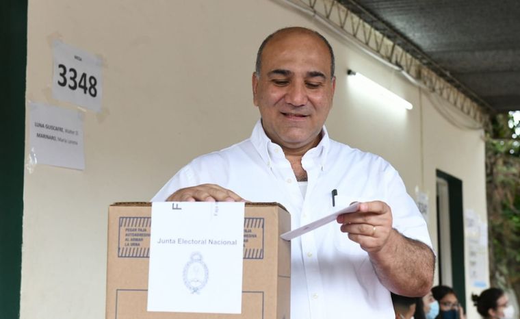 Juan Manzur votó y luego se refirió al mensaje que escuchará el gobierno en base a los resultados Foto: Twitter: @juanmanzurok