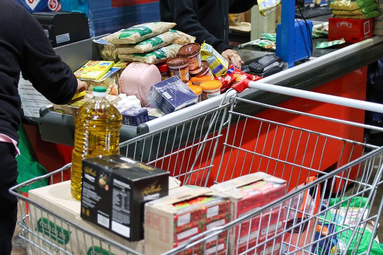 Días previos al balotaje, los pesos parecen arder en las manos de los mendocinos Foto: Santiago Tagua/MDZ