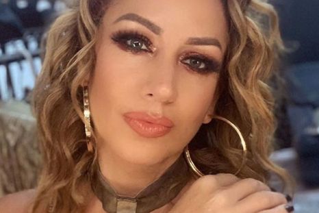 Maya Karunna elevó la temperatura posando con diversos bikinis.