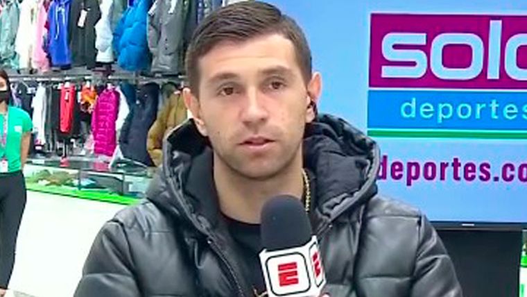 Dibu Martínez reveló que hubo un llamado de Independiente cuando quiso dejar el Arsenal.