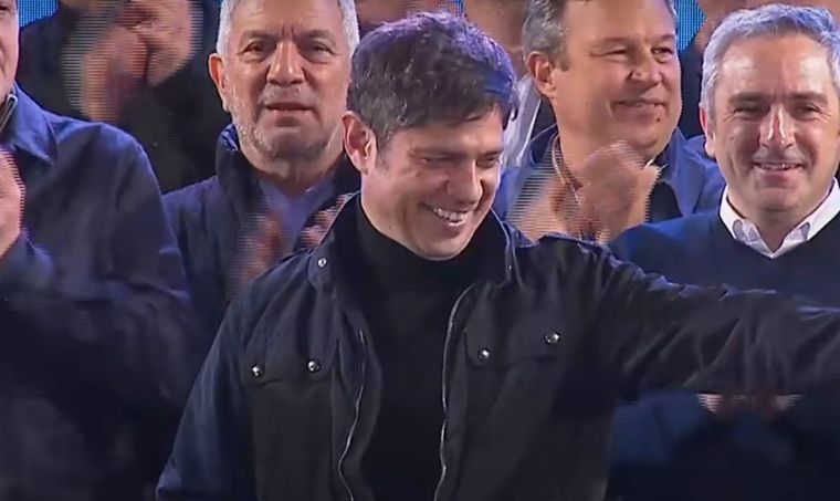 Los festejos en la Plata de Axel kicillof junto a intendentes y militancia tras ganar por más de 13 puntos la elección legislativa del 7 de septiembre en la provincia de Buenos Aires Los festejos en la Plata de Axel kicillof junto a intendentes y militancia tras ganar por más de 13 puntos la elección legislativa del 7 de septiembre en la provincia de Buenos Aires