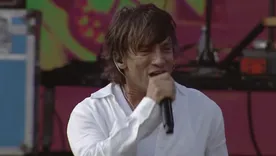 El líder de Turf reapareció tras sufrir un infarto hace solo unos días en un show inolvidable. / Captura Youtube Cosquín 2026 El líder de Turf reapareció tras sufrir un infarto hace solo unos días en un show inolvidable. / Captura Youtube Cosquín 2026