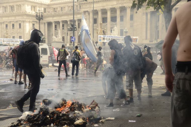 El Gobierno identificó a los responsables de los ataques frente al Congreso.