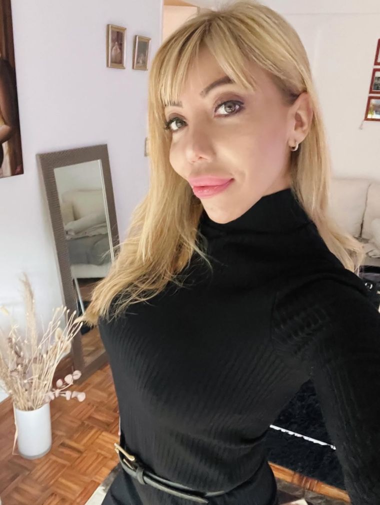 Rosmery Maturana, exasesora de imagen de Milei, también trabaja como vendedora de casas en una inmobiliaria. Rosmery Maturana, exasesora de imagen de Milei, también trabaja como vendedora de casas en una inmobiliaria.